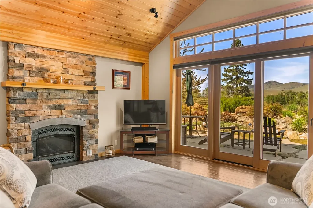 130 Sundown Road Winthrop WA 98862