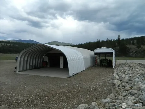 29 Duck Flats Road Tonasket WA 98855