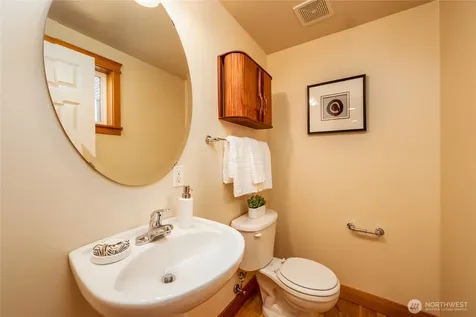 8517 Stone Avenue N Seattle WA 98103