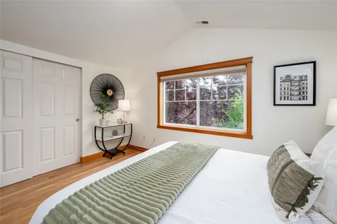 8517 Stone Avenue N Seattle WA 98103