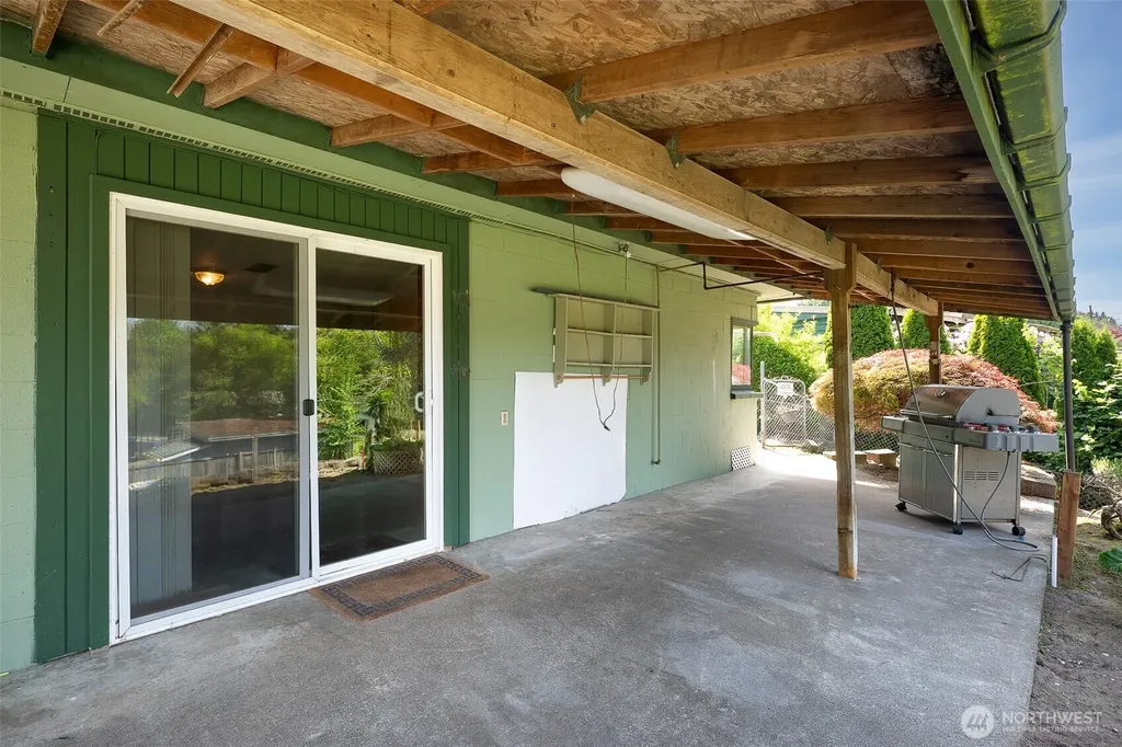 3823 214th Street SW Brier WA 98036