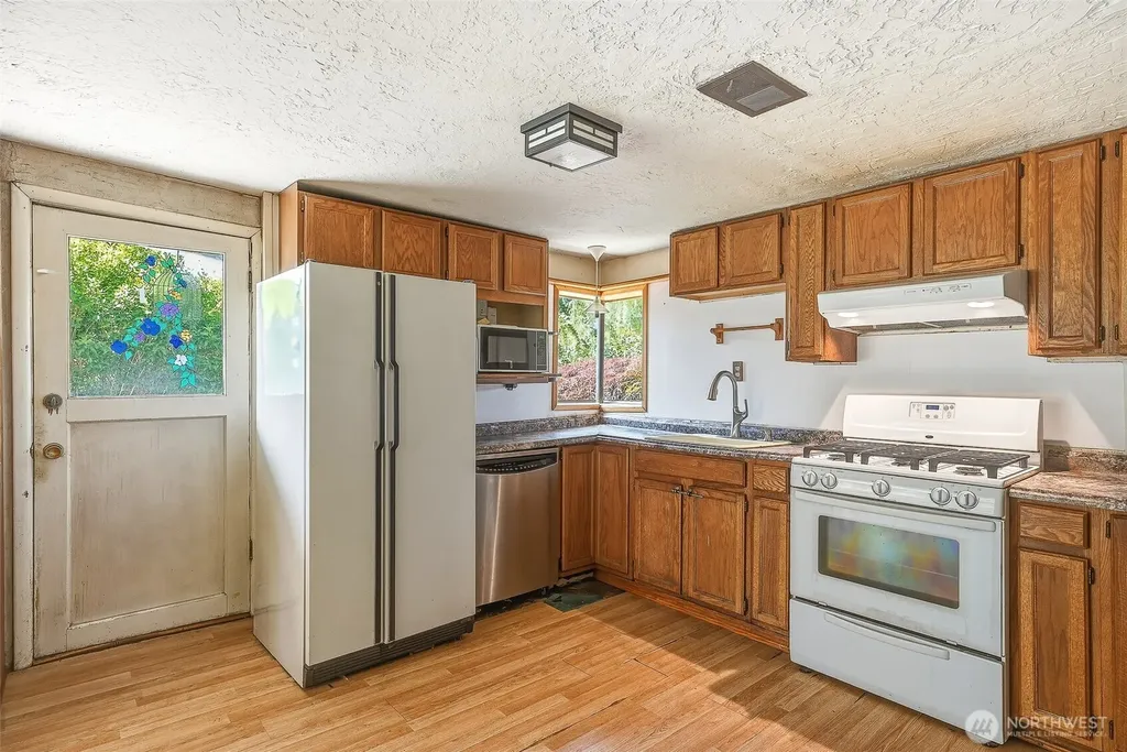 3823 214th Street SW Brier WA 98036