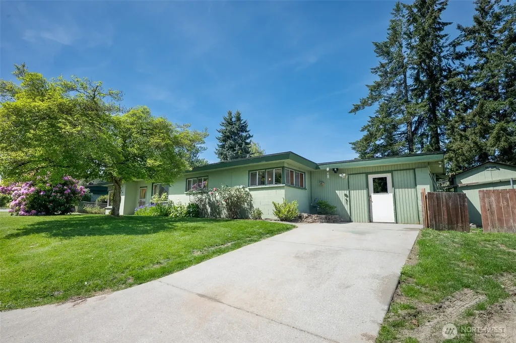 3823 214th Street SW Brier WA 98036
