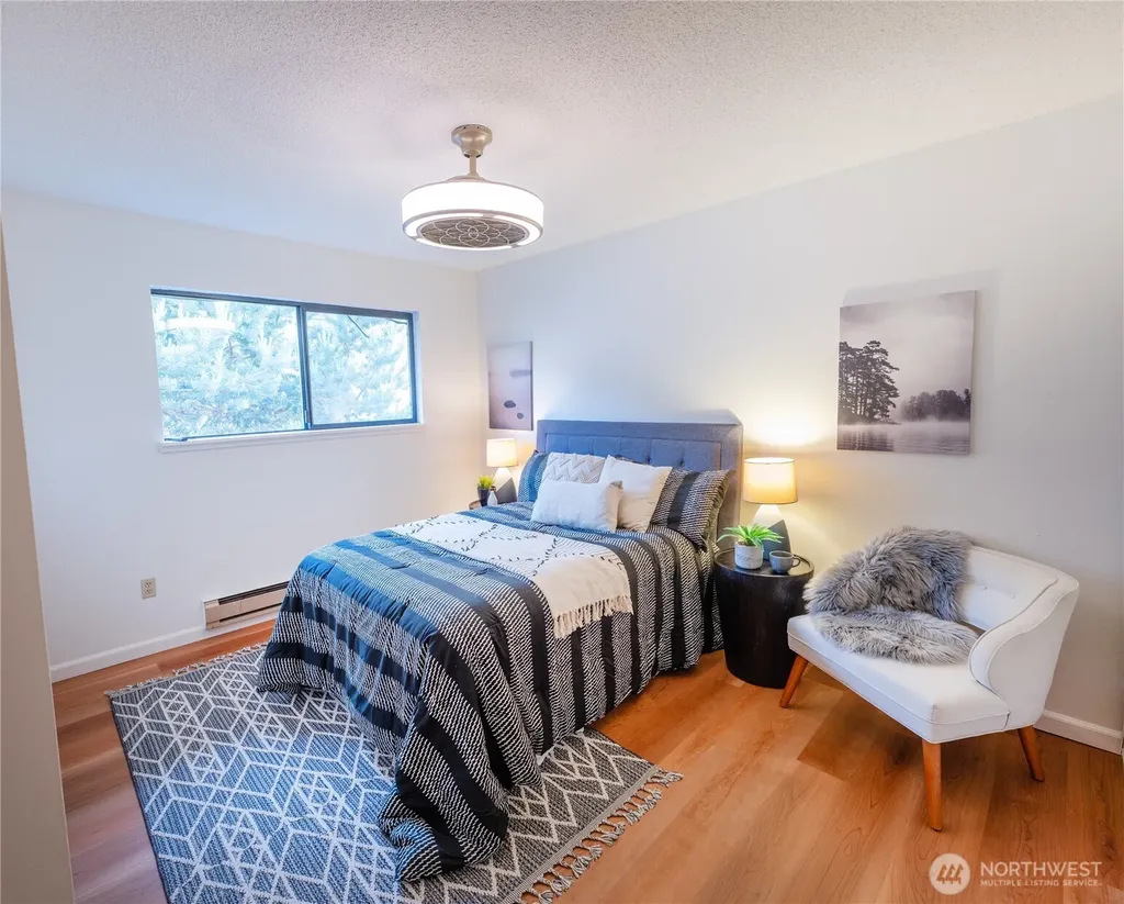 2562 Thorndyke Avenue W Seattle WA 98199