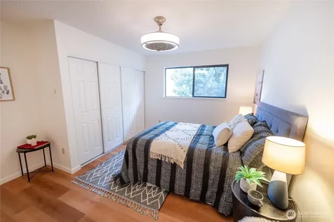 2562 Thorndyke Avenue W Seattle WA 98199