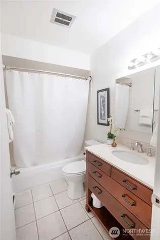 2562 Thorndyke Avenue W Seattle WA 98199