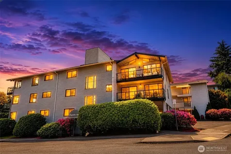2562 Thorndyke Avenue W Seattle WA 98199