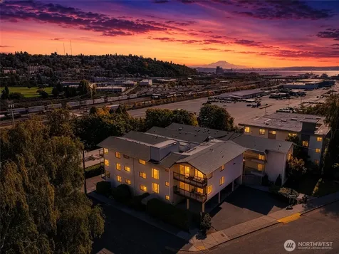 2562 Thorndyke Avenue W Seattle WA 98199