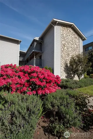 2562 Thorndyke Avenue W Seattle WA 98199