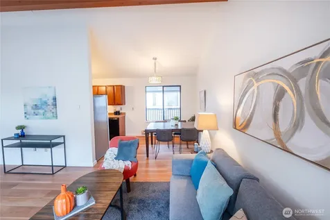 2562 Thorndyke Avenue W Seattle WA 98199