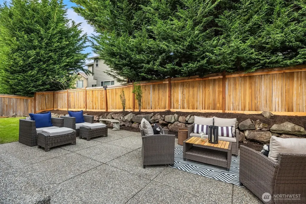 914 272nd Place SE Sammamish WA 98075