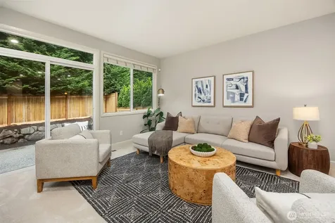 914 272nd Place SE Sammamish WA 98075