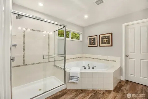 914 272nd Place SE Sammamish WA 98075