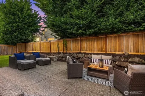 914 272nd Place SE Sammamish WA 98075