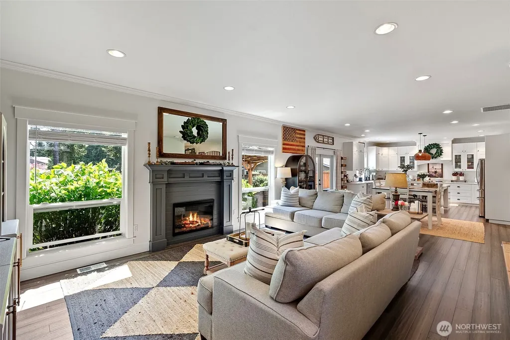 191 E Sterling Drive Allyn WA 98524