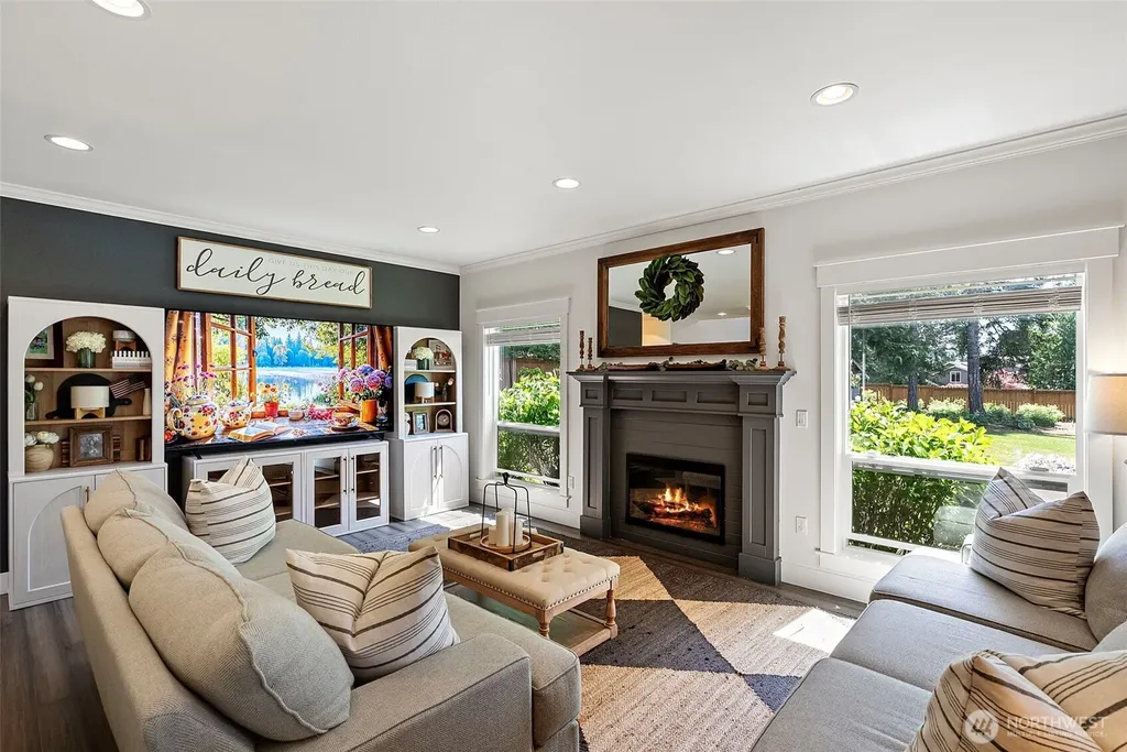 191 E Sterling Drive Allyn WA 98524