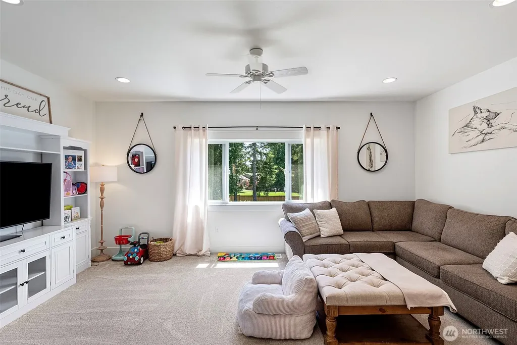 191 E Sterling Drive Allyn WA 98524