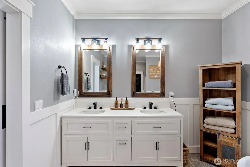 191 E Sterling Drive Allyn WA 98524