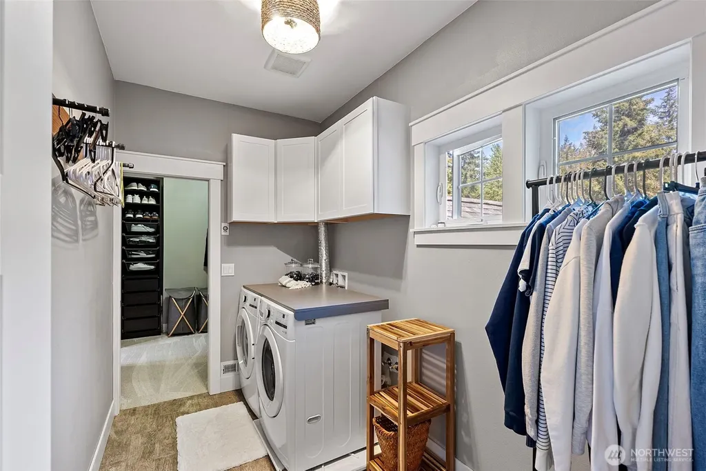 191 E Sterling Drive Allyn WA 98524
