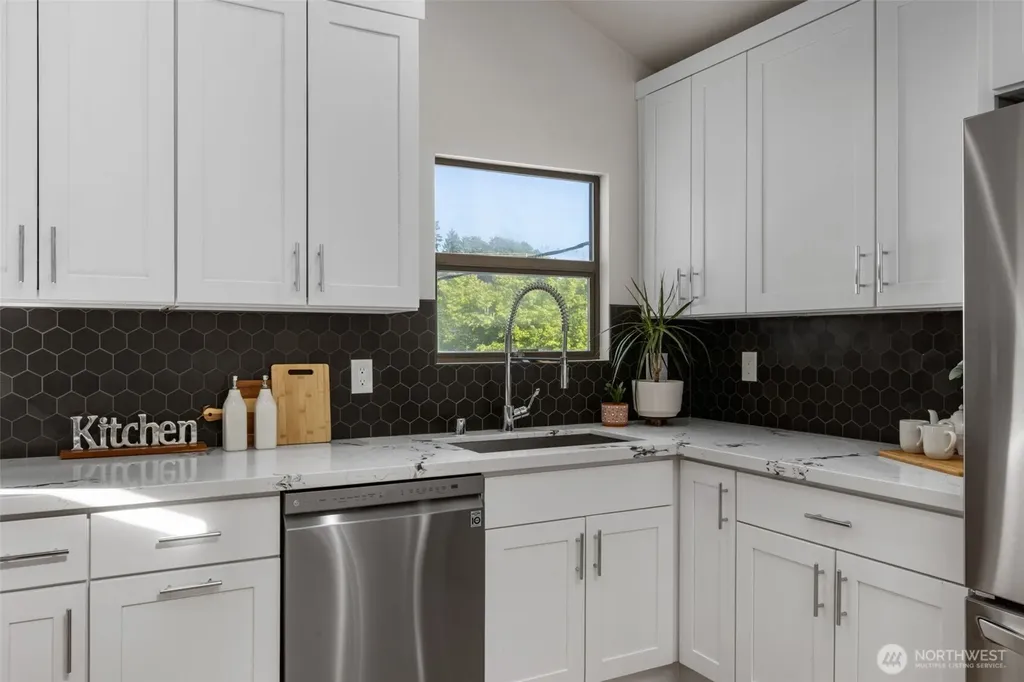 5216 40th Avenue SW Seattle WA 98136