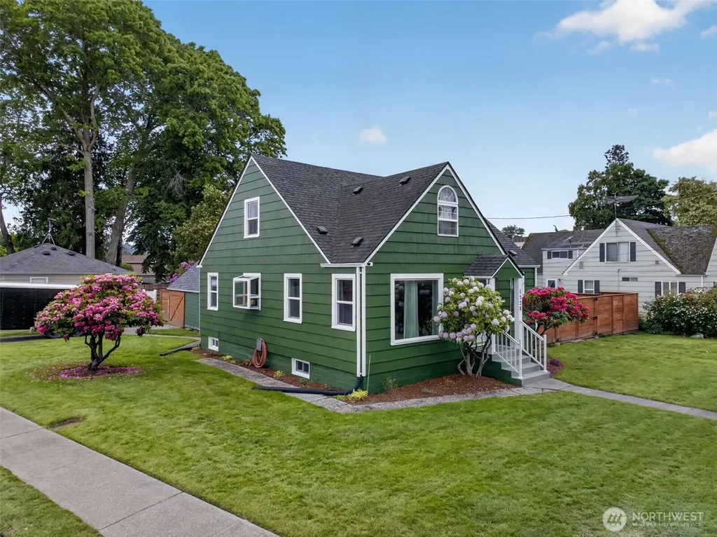 1528 7th Avenue Longview WA 98632