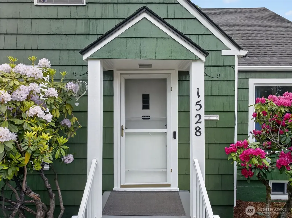 1528 7th Avenue Longview WA 98632