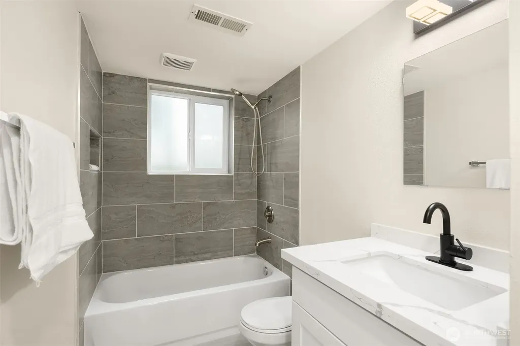 5306 26th Avenue S Seattle WA 98118