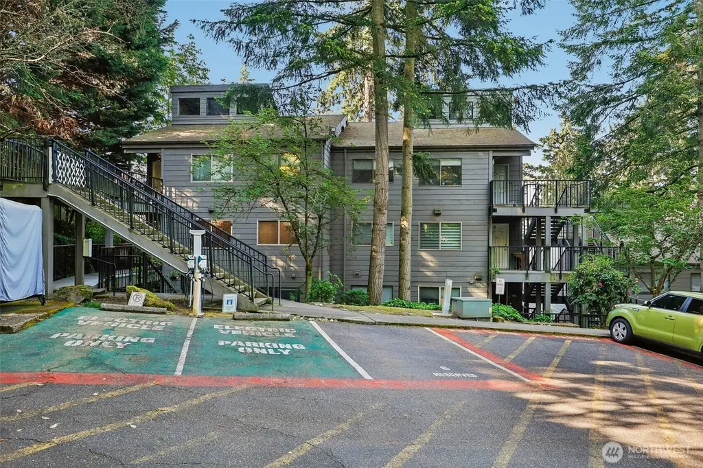 12543 NE 23rd Place Bellevue WA 98005