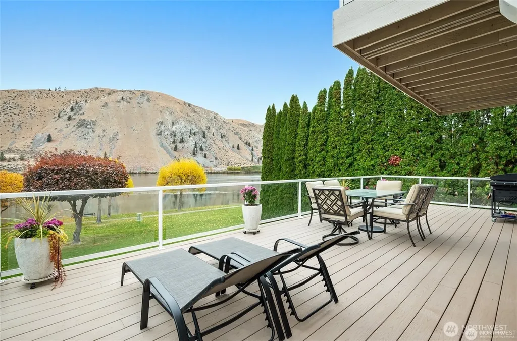 345 Lakefront Drive Orondo WA 98843