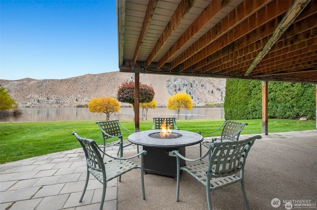 345 Lakefront Drive Orondo WA 98843
