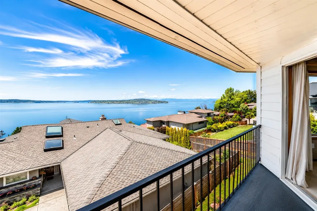 41 Leschi Drive Steilacoom WA 98388