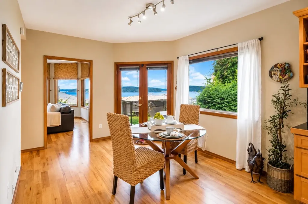 41 Leschi Drive Steilacoom WA 98388