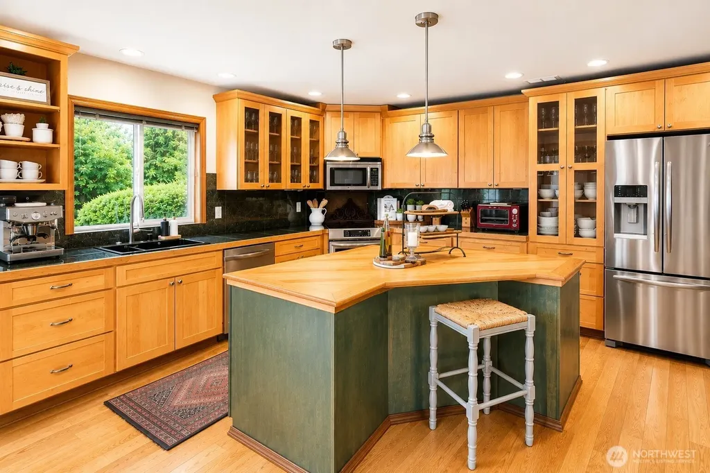 41 Leschi Drive Steilacoom WA 98388