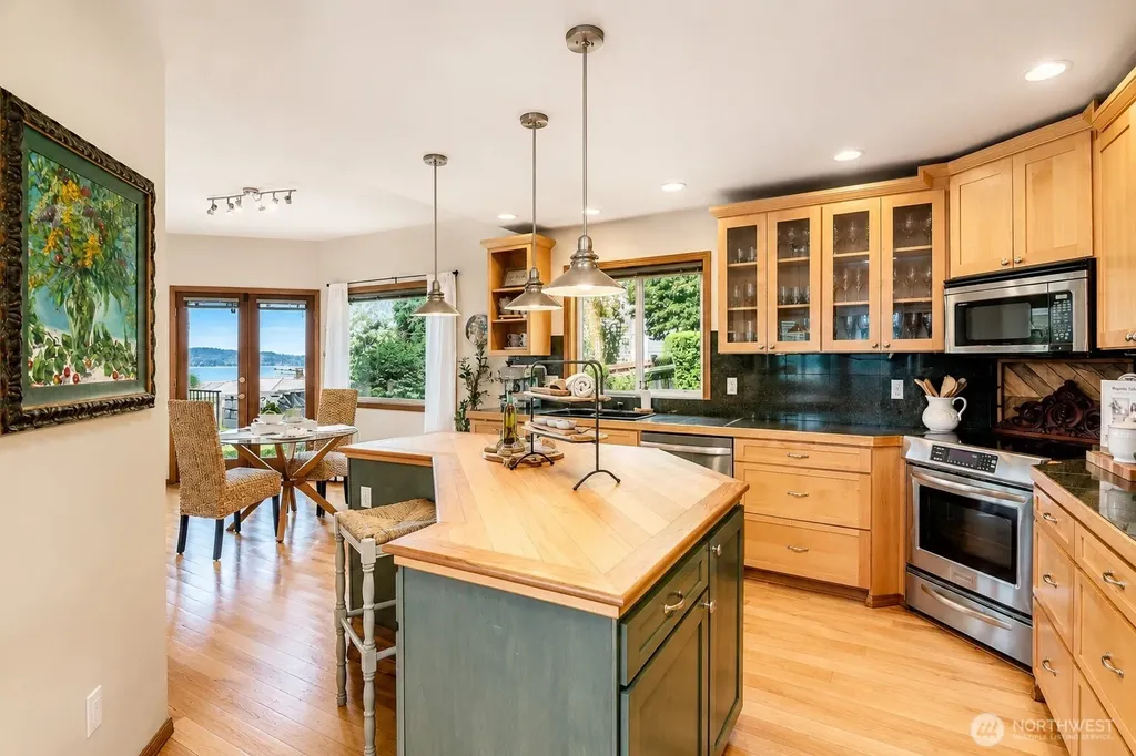 41 Leschi Drive Steilacoom WA 98388