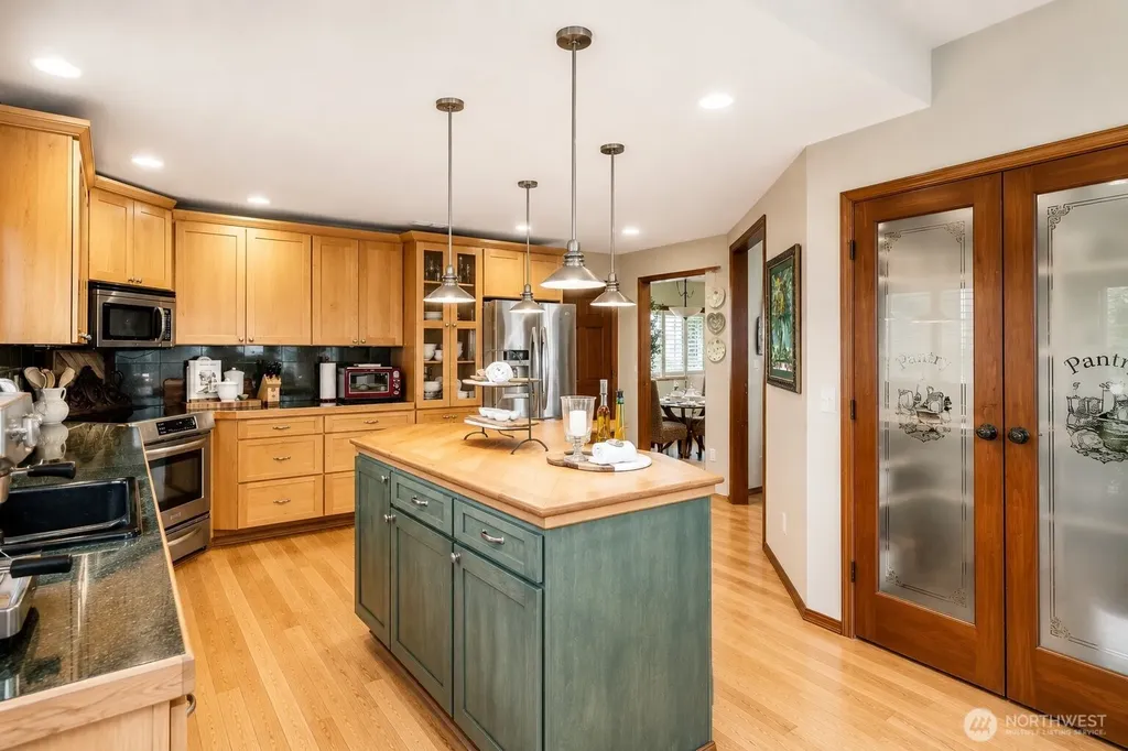 41 Leschi Drive Steilacoom WA 98388