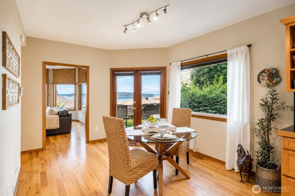 41 Leschi Drive Steilacoom WA 98388