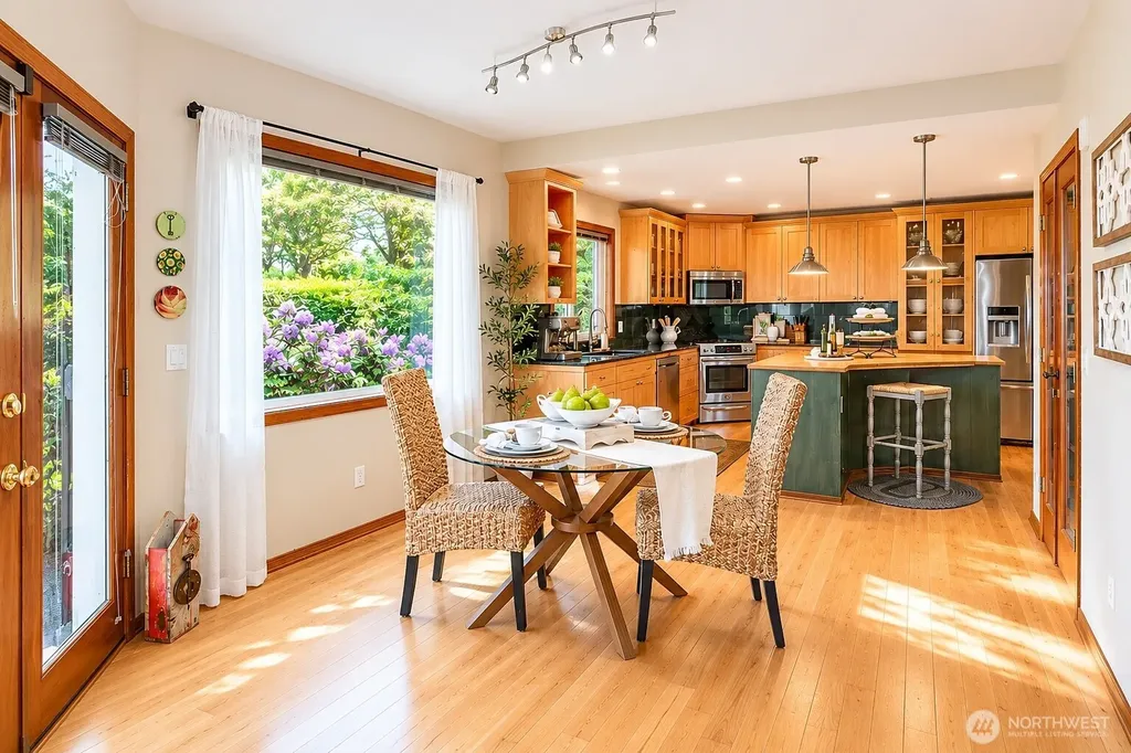 41 Leschi Drive Steilacoom WA 98388