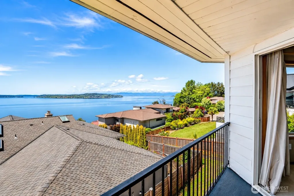 41 Leschi Drive Steilacoom WA 98388