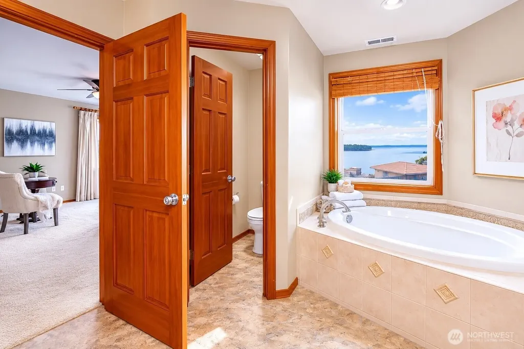 41 Leschi Drive Steilacoom WA 98388