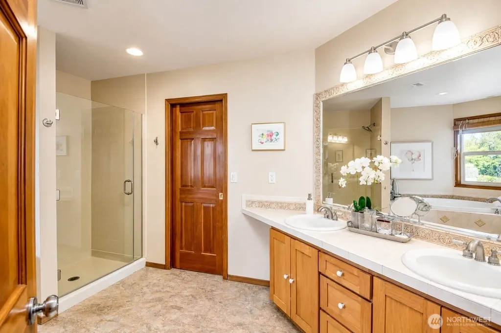 41 Leschi Drive Steilacoom WA 98388