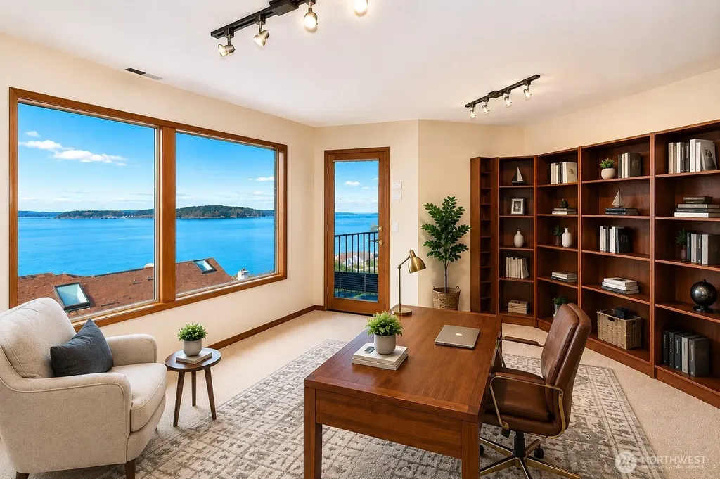 41 Leschi Drive Steilacoom WA 98388
