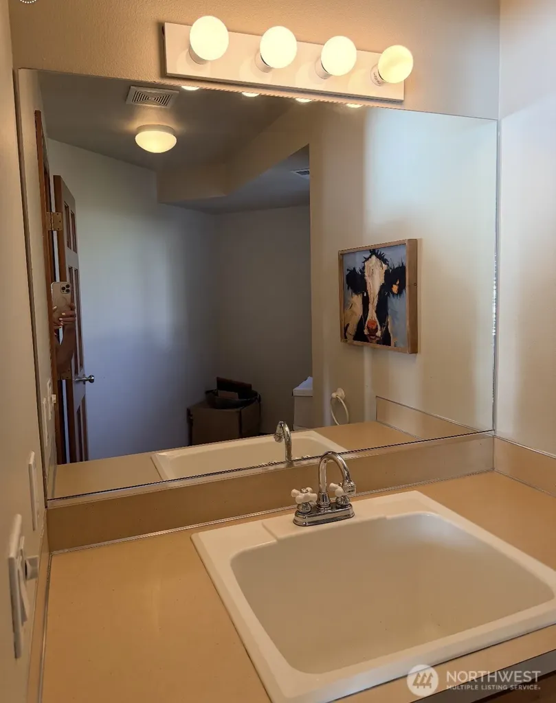 41 Leschi Drive Steilacoom WA 98388