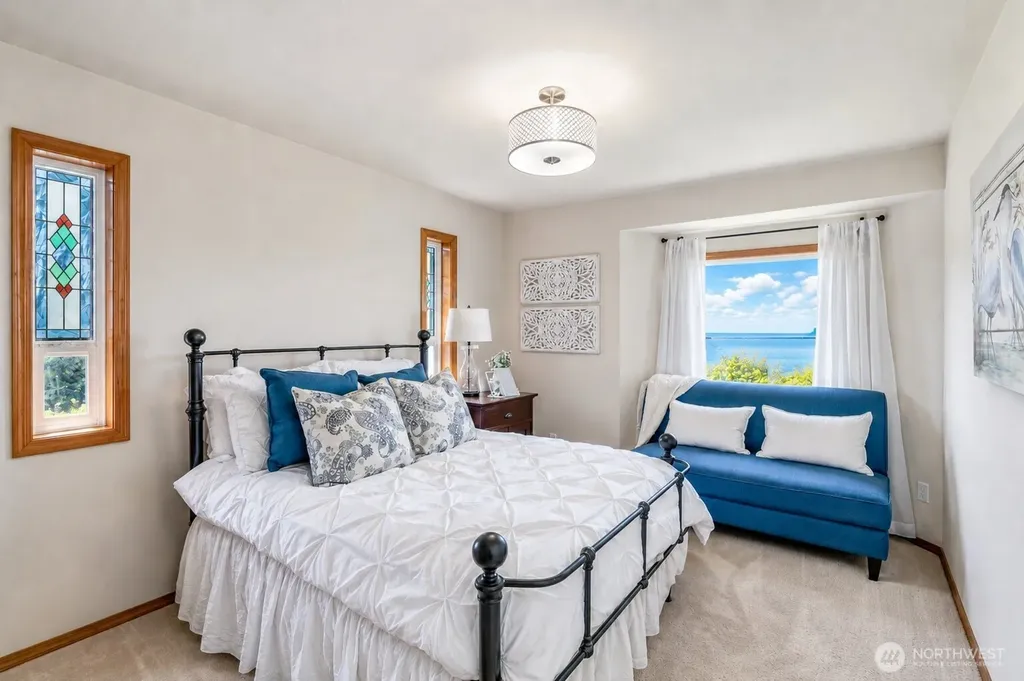 41 Leschi Drive Steilacoom WA 98388