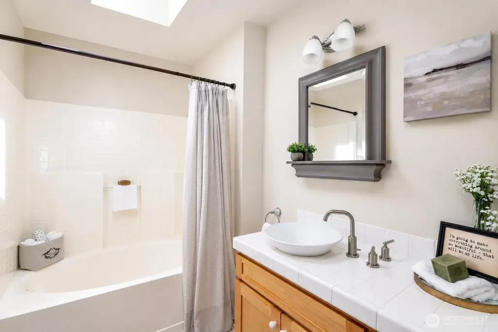 41 Leschi Drive Steilacoom WA 98388