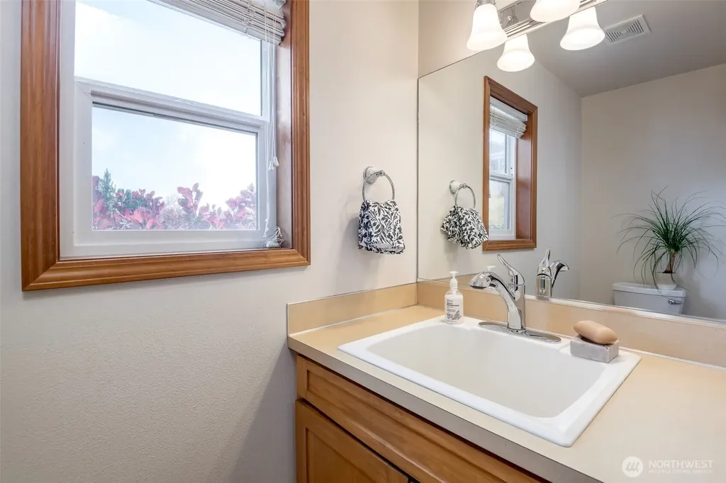 41 Leschi Drive Steilacoom WA 98388