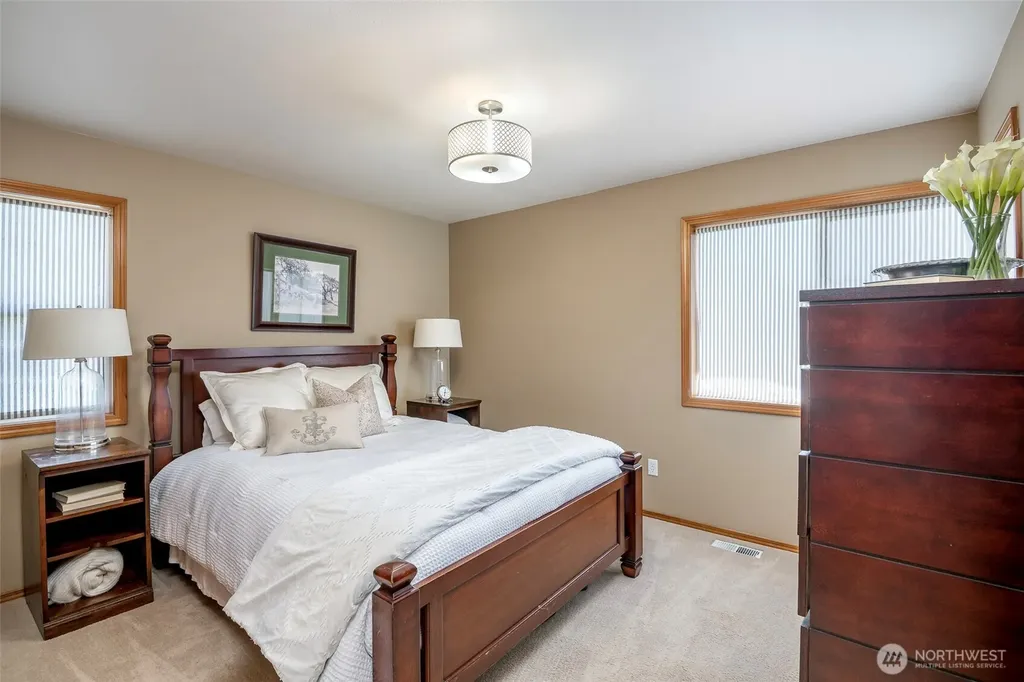 41 Leschi Drive Steilacoom WA 98388