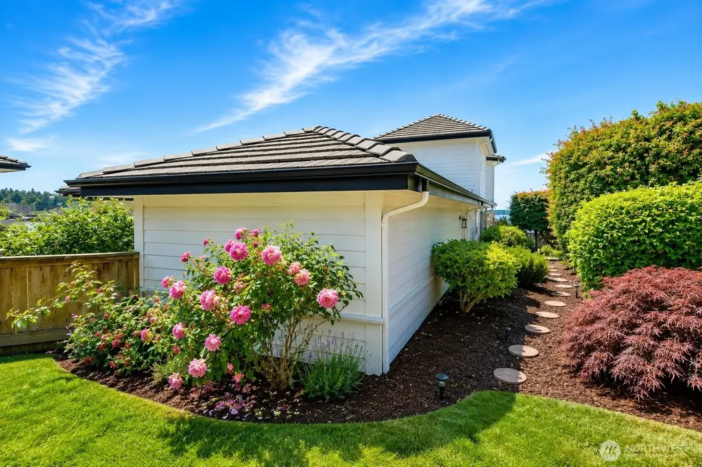 41 Leschi Drive Steilacoom WA 98388