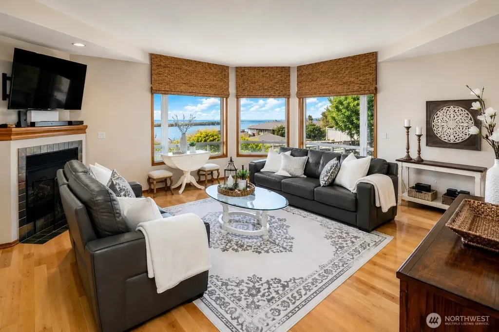 41 Leschi Drive Steilacoom WA 98388