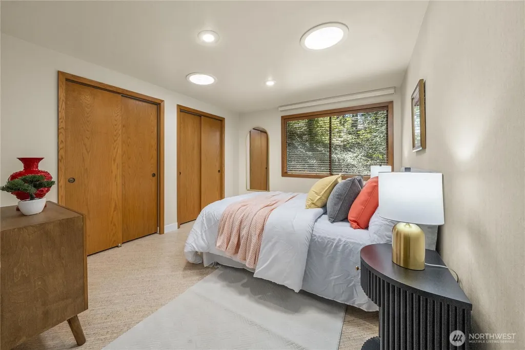 13707 SE 51st Place Bellevue WA 98006