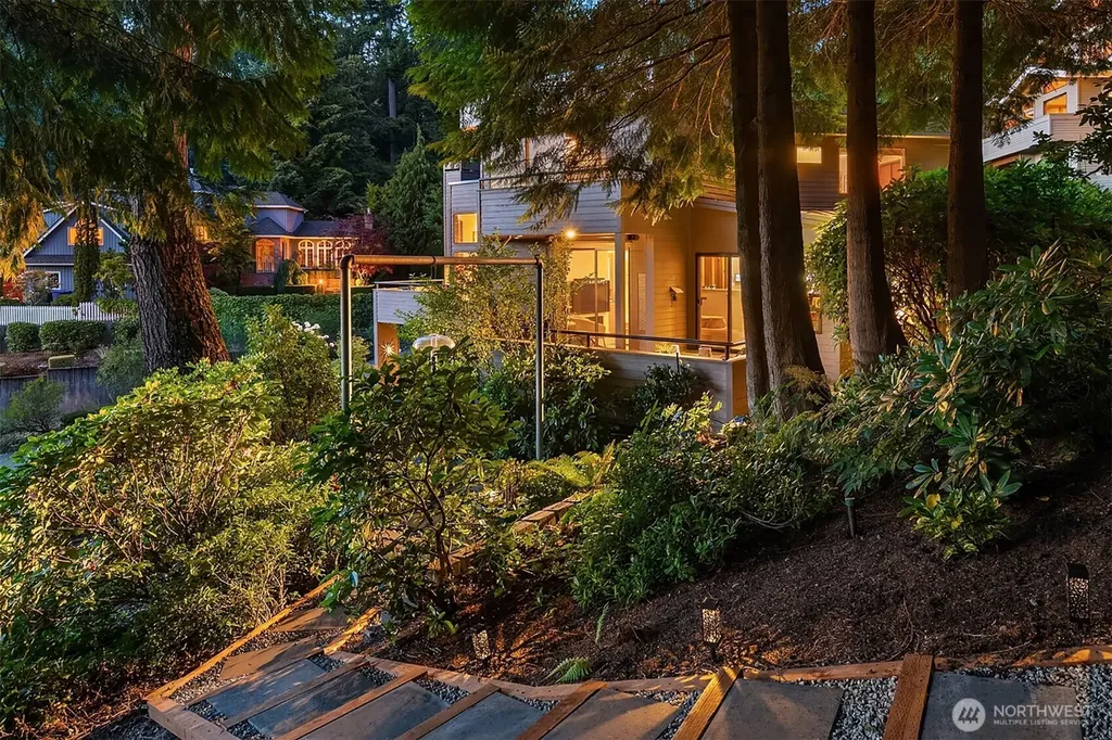 13707 SE 51st Place Bellevue WA 98006